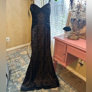 Windsor Black Lace Prom Dress